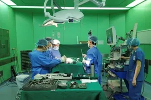 Cần cơ chế giữ chân nhân viên y tế 