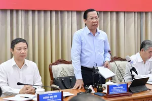 Chủ tịch UBND TPHCM chủ trì phiên họp về tình hình kinh tế - xã hội TP tháng 2 và nhiệm vụ, giải pháp trọng tâm tháng 3. Ảnh: VIỆT DŨNG