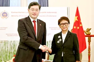 Ngoại trưởng Indonesia Retno Marsud tiếp Ngoại trưởng Trung Quốc Tần Cương tại Jakarta