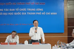 Phó Bí thư Thành ủy TPHCM Nguyễn Văn Hiếu tại buổi làm việc. Ảnh: HOÀI CHUNG