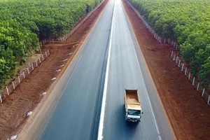 Từng bước lấp “vùng trũng cao tốc”