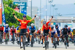 Nguyễn Thị Thật (hàng đầu, bên trái) giành được suất chính thức dự Olympic 2024