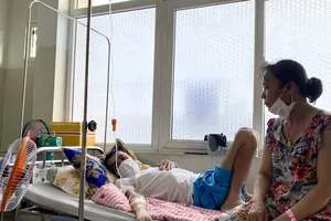 Chồng ung thư, con nhiễm trùng máu