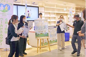  Phát sữa miễn phí cho du khách tại sân bay Narita