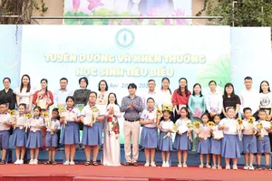 Khen thưởng cần kịp thời, đa dạng cách làm 