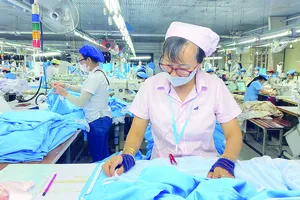 Công nhân Công ty cổ phần May Hòa Thọ Hội An (Quảng Nam) trong giờ làm việc