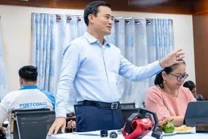 Phó Chủ tịch UBND TPHCM Bùi Xuân Cường làm việc với đơn vị ứng dụng các công nghệ trong phát triển cơ sở hạ tầng