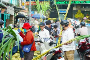 Khung cảnh tấp nập của chợ mía sáng mùng 8 tháng Giêng