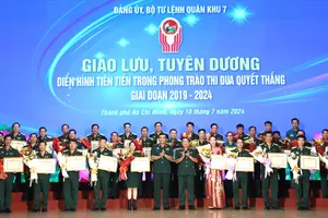 Quân khu 7 tuyên dương gương điển hình tiên tiến