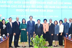 Phó Chủ tịch thường trực UBND TPHCM Dương Ngọc Hải tại buổi làm việc với đoàn Trưởng các Cơ quan Đại diện Việt Nam ở nước ngoài. Ảnh: VIỆT DŨNG 