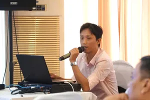 Đỗ Minh Điền trình bày tại một hội thảo về khảo cổ học tổ chức ở TP Huế