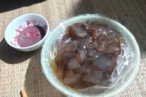 Sứa được ăn cùng ruốc (mắm tôm)