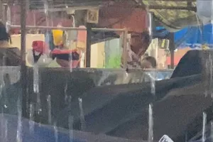 Mưa lớn tại chợ An Hòa, quận Ninh Kiều chiều 1-4