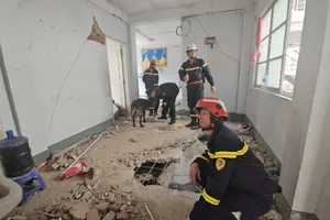 Lực lượng cảnh sát CNCH - Bộ Công an triển khai tìm kiếm nạn nhân trong 1 tòa nhà bị đổ tại Myanmar