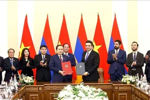 Chủ tịch Quốc hội Trần Thanh Mẫn và Chủ tịch Quốc hội Armenia Alen Simonyan ký Thỏa thuận hợp tác giữa Quốc hội Việt Nam và Quốc hội Armenia. Ảnh: TTXVN