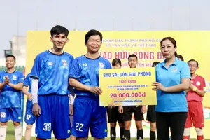 Những vòng tay yêu thương