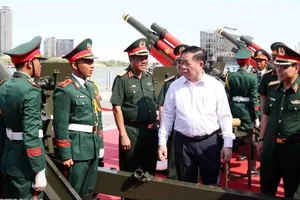 Trưởng Ban Tuyên giáo và Dân vận Trung ương thăm, động viên lực lượng tham gia diễu binh, diễu hành