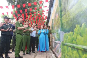 Bức bích họa “Việt Nam tươi đẹp” thứ 19 chào mừng kỷ niệm 50 năm Ngày Giải phóng miền Nam, thống nhất đất nước