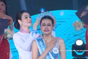 Hoa hậu Biển đảo và khoảnh khắc trao trả vương miện đầy cảm xúc!