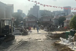 Khuôn viên Trung tâm Dưỡng lão Thị Nghè thiếu cây xanh