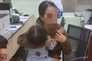 Gia đình bé A. có mặt tại Công an phường Mũi Né để trình báo sự việc