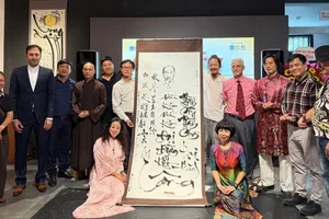 Triển lãm “Thơ Chủ tịch Hồ Chí Minh qua nét chữ sắc màu” 