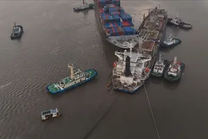 Tách rời thành công hai tàu chở hàng quốc tịch Panama và Hồng Công (Trung Quốc) sau vụ va chạm
