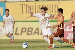 Viktor Le (giữa) thi đấu ấn tượng tại CLB Hà Tĩnh