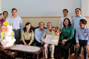 Lãnh đạo TPHCM thăm, chúc thọ người cao tuổi tiêu biểu 