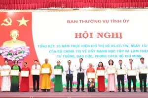 Khen thưởng 81 tập thể, cá nhân có thành tích trong học và làm theo Bác