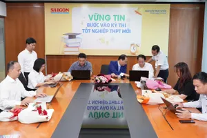 Quang cảnh giao lưu trực tuyến tại Báo SGGP, sáng 23-6. Ảnh: HOÀNG HÙNG