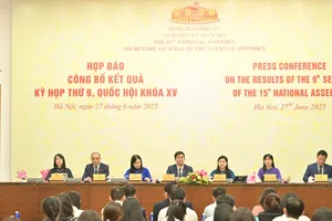 Lãnh đạo Văn phòng Quốc hội, cơ quan của Quốc hội chủ trì họp báo. Ảnh: VIẾT CHUNG