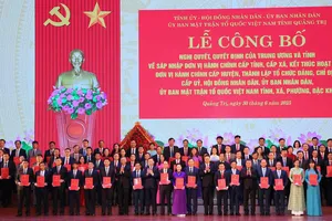 78 Bí thư Đảng ủy cấp xã ở tỉnh Quảng Trị nhận nhiệm vụ sáng 30-6. Ảnh: LĐO