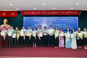 TPHCM khen thưởng 70 tác phẩm hay viết về Thành phố 
