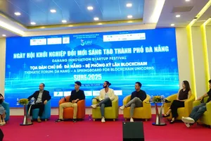Các diễn giả chia sẻ tại Tọa đàm "Đà Nẵng- Bệ phóng kỳ lân blockchain". Ảnh: XUÂN QUỲNH
