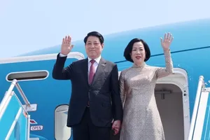 Chủ tịch nước Lương Cường và Phu nhân rời sân bay quốc tế Nội Bài, lên đường thăm cấp Nhà nước Ai Cập và Angola. Ảnh: TTXVN