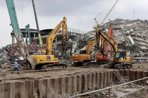 Tòa nhà bị sập tại thủ đô Bangkok, Thái Lan, do ảnh hưởng của trận động đất ở Myanmar. Ảnh: TTXVN