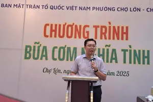 Chủ tịch Ủy ban MTTQ Việt Nam phường Chợ Lớn Võ Minh Triết phát biểu tại chương trình