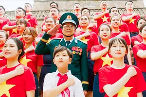 Ca sĩ Tùng Dương kết hợp nhạc sĩ Nguyễn Văn Chung thực hiện MV Việt Nam, tự hào tiếp bước tương lai