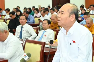 Kỳ họp thứ 3, HĐND TPHCM khoá X: Nhiều ý kiến về chính sách hỗ trợ cán bộ và ủy quyền cho công chức cấp xã 