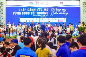 Hàng ngàn phần quà tặng đến trẻ em và bệnh nhi ung thư