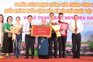 Phường Nhiêu Lộc (TPHCM) có 62 đảng viên nhận Huy hiệu Đảng