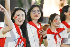 Những ngày thủ đô rợp cờ hoa