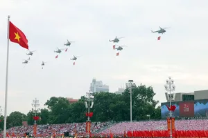 Đông đảo người dân theo dõi lễ diễu binh, diễu hành kỷ niệm 80 năm Quốc khánh 2-9. Ảnh: VIẾT CHUNG