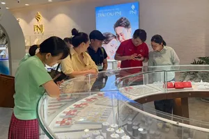 Giá vàng trong nước giảm theo giá vàng thế giới