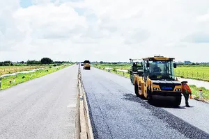 Dự án xây dựng tuyến đường Hồ Chí Minh đoạn Rạch Sỏi - Bến Nhất đang thiếu nguồn cát đắp nền