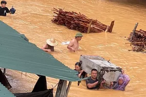 Sau bão, 7 người chết và mất tích, hơn 4.800 nhà ngập nước
