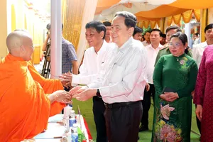 Chủ tịch Quốc hội Trần Thanh Mẫn tham dự Ngày hội đại đoàn kết tại Cần Thơ