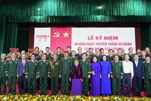 Lãnh đạo, nguyên lãnh đạo Bộ Quốc phòng, Tổng cục Chính trị, Tỉnh Tây Ninh, Quân khu 7, Sư đoàn 5 chụp ảnh lưu niệm