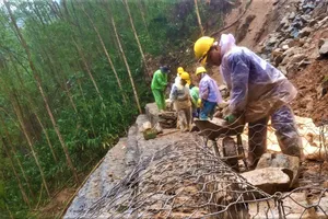 Khẩn cấp khắc phục sạt lở trên quốc lộ 49 từ trung tâm TP Huế đi các xã miền núi phía Tây